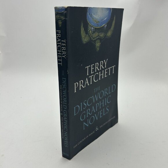 The Discworld Graphic Novels: The Colour of Magic and The Light Fantastic - Picture 2 of 4